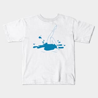 fall into water Kids T-Shirt